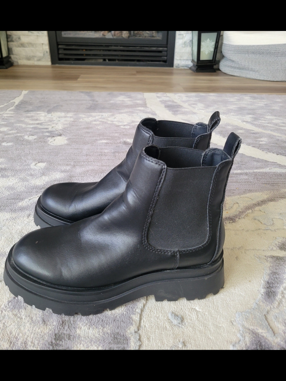 Aldo Women's Genuine Leather  Black Chelsea  Boots  Size 10